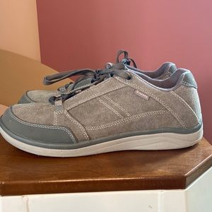 Simms Mens casual shoes